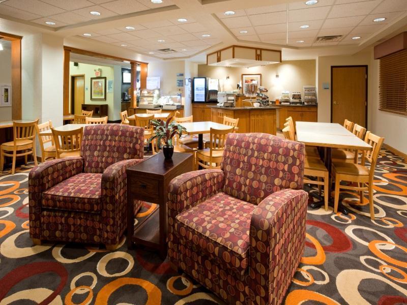 Holiday Inn Express & Suites - Worthington By Ihg מראה חיצוני תמונה